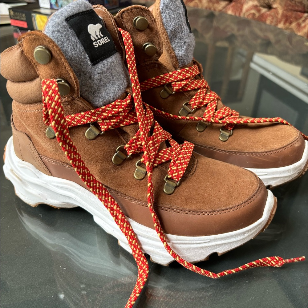 Sorel kinetic breakthru conquest wp 8.5-fit an 8 (Sorel run small) EUC